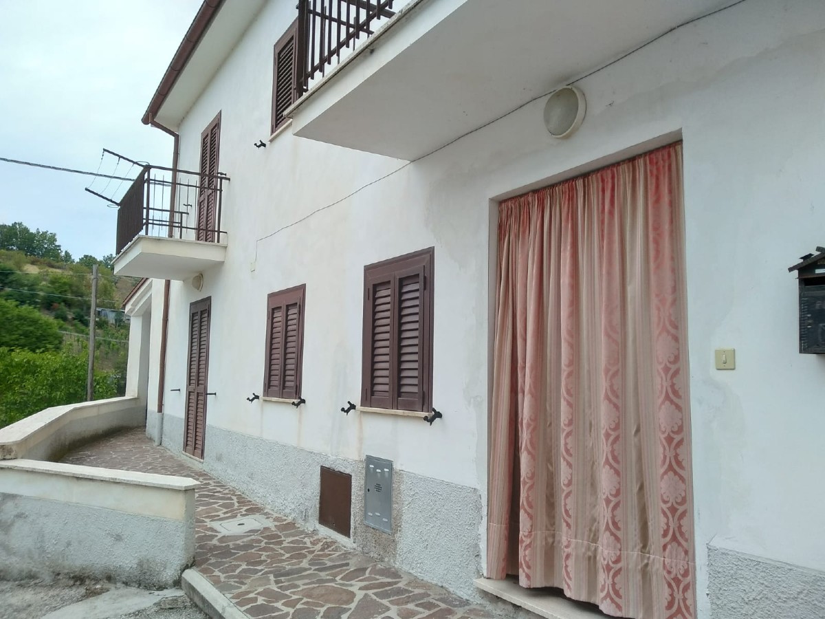 RIETI-CANTALICE: Semindipendente con giardino