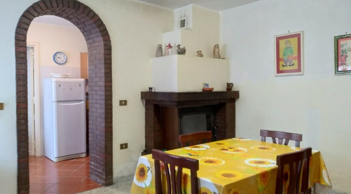 sala con vista camino