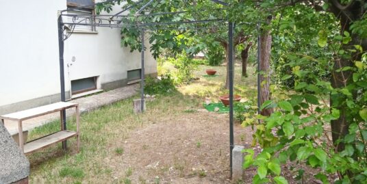 Rieti-Campoloniano:Appartamento con ampio giardino e ingresso indipendente(Rif. 2346)
