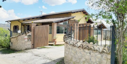 RIETI-ORNARO BASSO: Villa Indipendente con giardino e terreno (Rif.2442)
