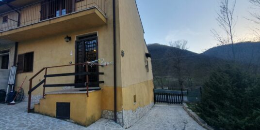 RIETI – FRAZIONE ROCCA DI CORNO: Semindipendente con corte privata (Rif. 2434)