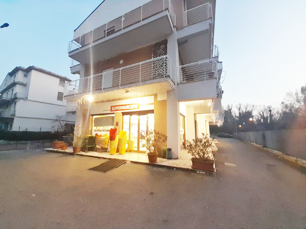 RIETI-PASSO CORESE : Attività di supermercato (Rif.2446)