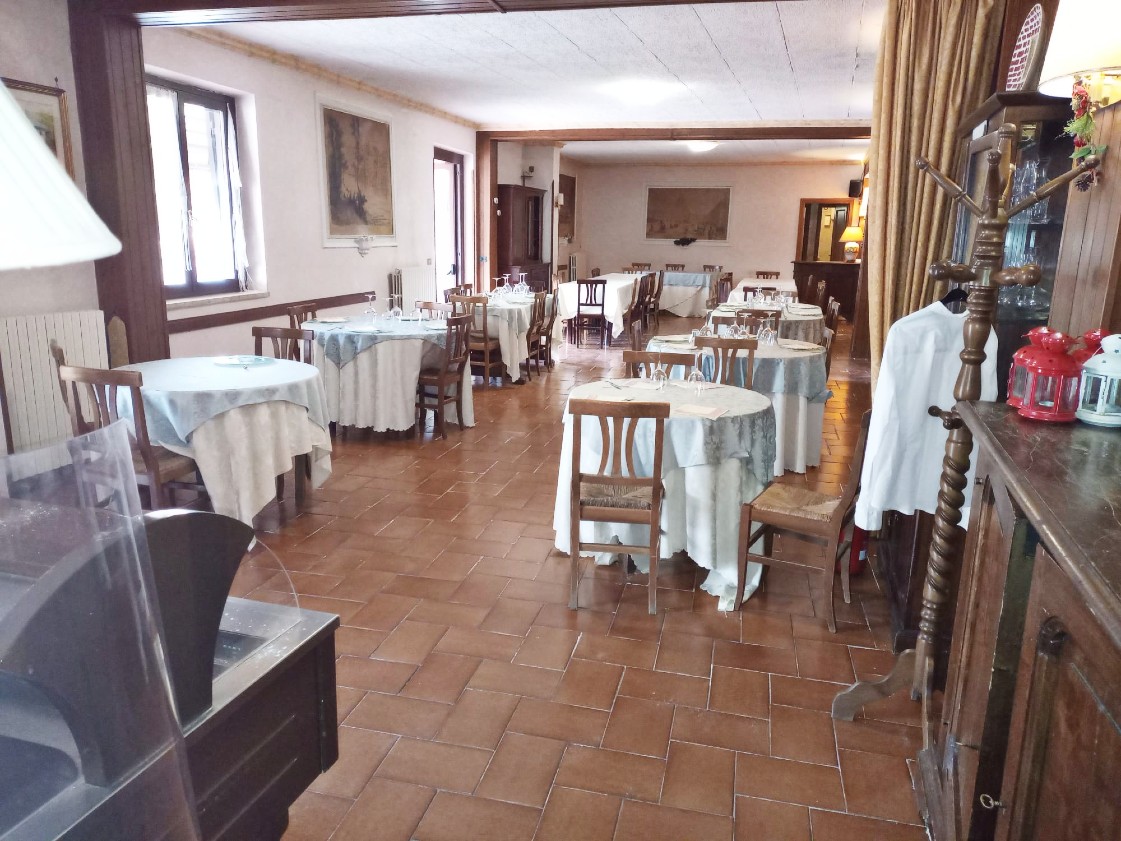 Rieti-Torricella in Sabina: affittasi locale commerciale adibito a ristorante (Rif.2482)