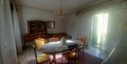 RIETI- CASETTE: Appartamento di ampie dimensioni da ristrutturare (Rif. 2514)
