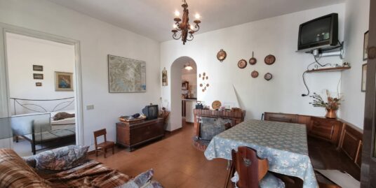 RIETI- FIAMIGNANO (ARRINGO) : Indipendente con giardino pavimentato e terrazzo (Rif. 2508)