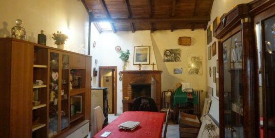MONTORIO ROMANO: Appartamento con ingresso indipendente e cantina (Rif. 2642)