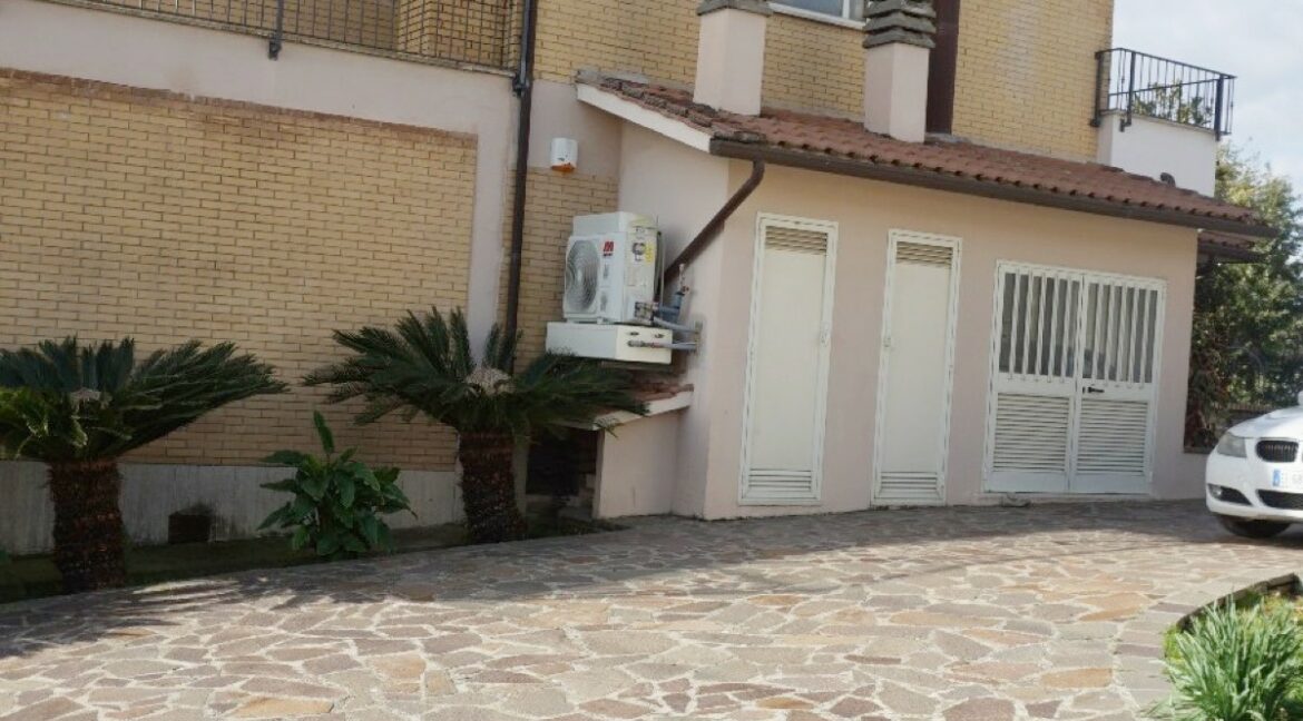 esterno 02