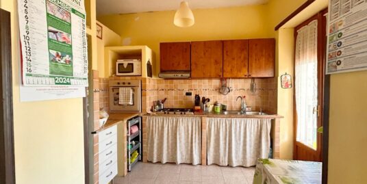Poggio Moiano: trilocale posto al primo piano di una palazzina di sole 3 unità abitative. (Rif.2644)