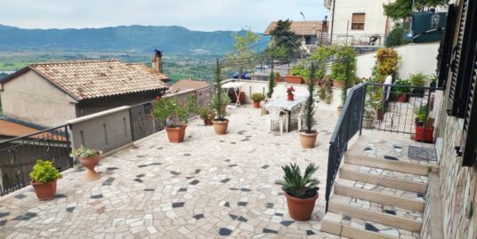 Rieti-Poggio Bustone: Appartamento ingresso indipendente con terrazzo panoramico e garage doppio(Rif.2656)