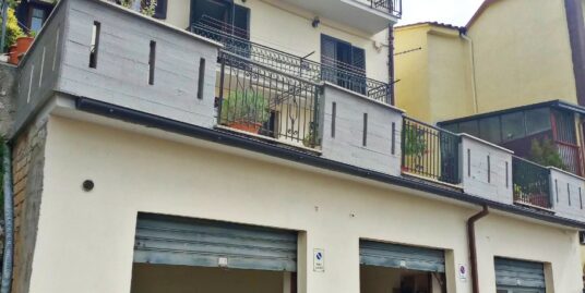 Rieti-Poggio Bustone: Locale commerciale-negozio-garage doppio(Rif.2658)