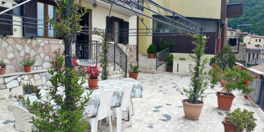 Rieti-Poggio Bustone: Appartamento ingresso indipendente con terrazzo panoramico(Rif.2657))