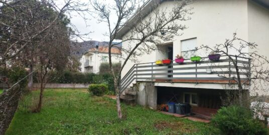 Rieti-Vazia: Capotesta in affitto con ampio giardino privato(Rif.2662)