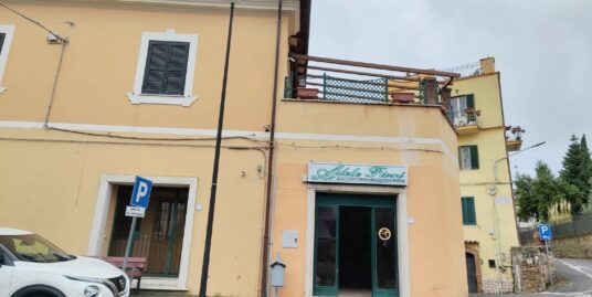 Locale commerciale in Castelnuovo di Farfa con possibilità cambio uso abitativo (Rif.2523)