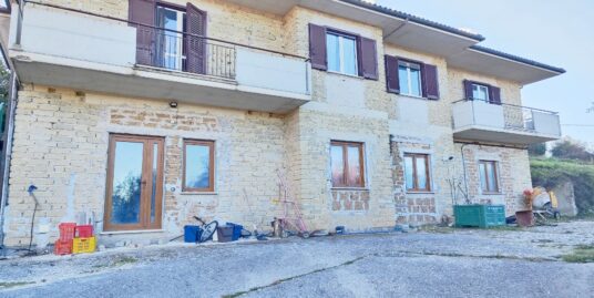 ROCCA SINIBALDA – CASA INDIPENDENTE CON GIARDINO (Rif.2653)