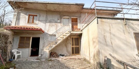 LISCIANO Casa indipendente su due livelli (Rif.2688)