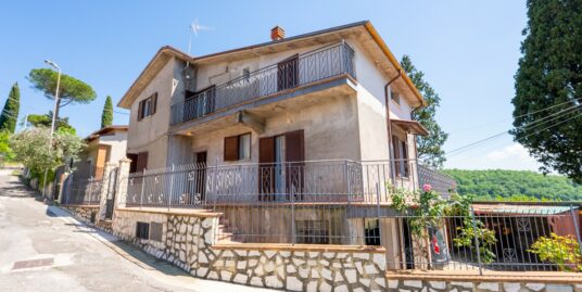 RIETI-POGGIO SAN LORENZO: Casa indipendente su due livelli di ampia metratura (Rif.2712)