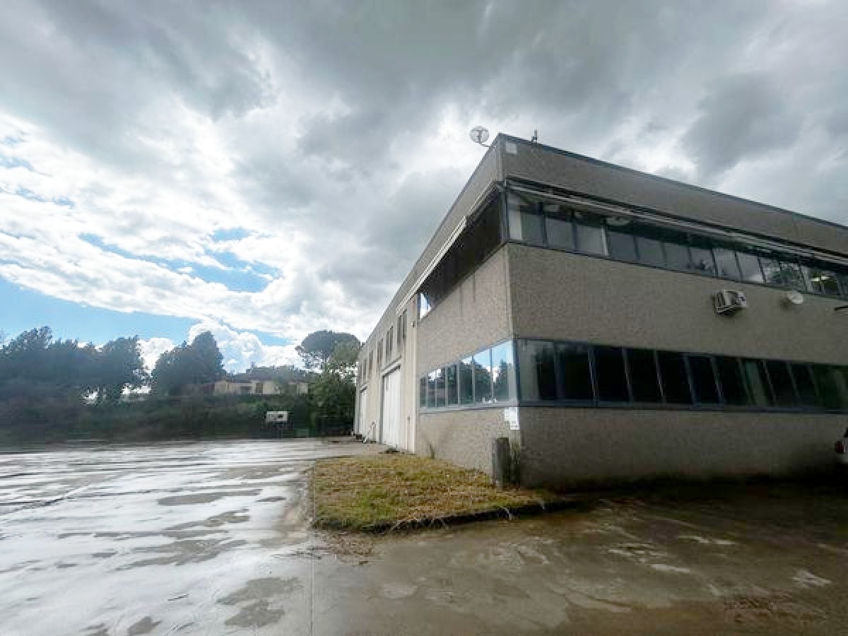 ACQUASPARTA Capannone industriale con uffici e ampio piazzale (Rif.2717)