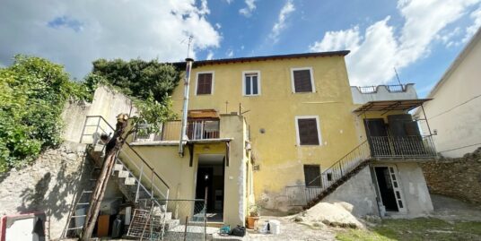 RIETI- BORGO SAN PIETRO Appartamento al piano rialzato con giardino e cantina (Rif.2752)