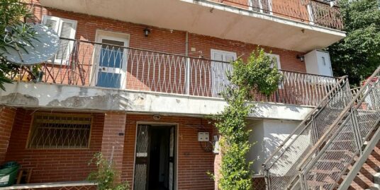 RIETI-RIVODUTRI Cielo/Terra con entrata indipendente su tre livelli (Rif.2750)