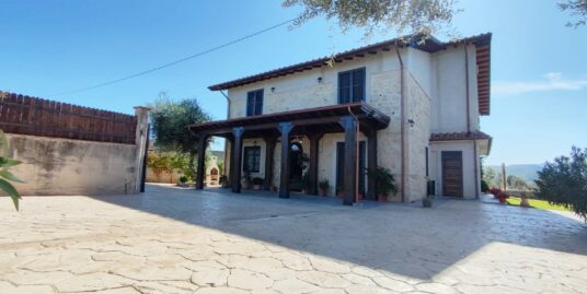 RIETI-POGGIO NATIVO Villa con giardino privato  (Rif.2758)