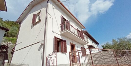 RIETI-CONTIGLIANO Casa indipendente con terreno (Rif.2764)