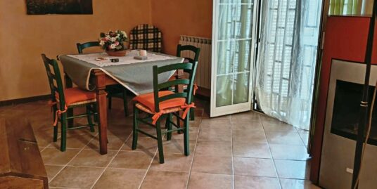 POGGIO BUSTONE Loc. AQUARISCIANA ANTICA CASA IN PIETRA SU TRE LIVELLI (Rif.2788)