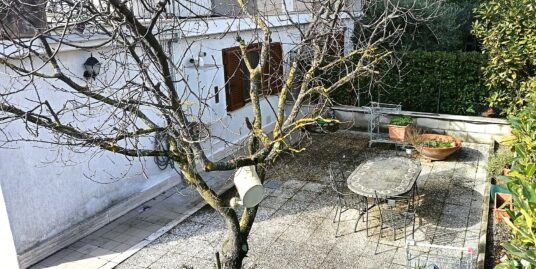 Rieti-Campoloniano: Appartamento con giardino (Rif.2799)