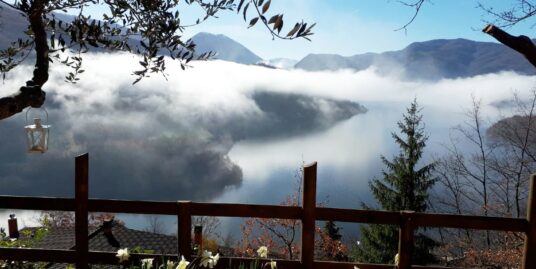 LAGO DEL TURANO Appartamento con vista mozzafiato sul lago (Rif.2804)