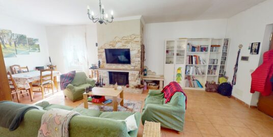 POGGIO MOIANO Villa indipendente di circa 220 mq su due livelli e parco privato di 1900 mq circa (Rif.2803)