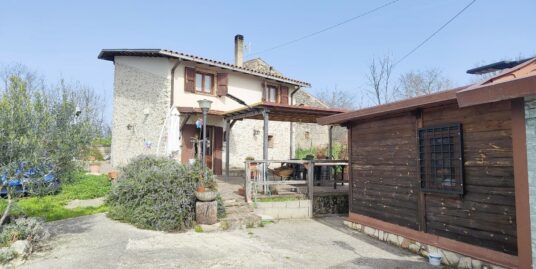 ROCCA SINIBALDA Casale in pietra, ristrutturato, di circa 158 mq (Rif.2802)
