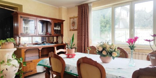 POGGIO NATIVO Indipendente su due livelli con cantina, garage, posto auto e terreno (Rif.2805)