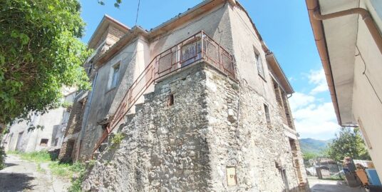 RIETI-RIVODUTRI Loc. Vicchiagnone da Capo Rustico completamente da ristrutturare (Rif.2828)