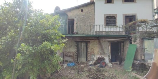 RIETI- ROCCA SINIBALDA Casa rurale immersa nella natura (Rif.2832)
