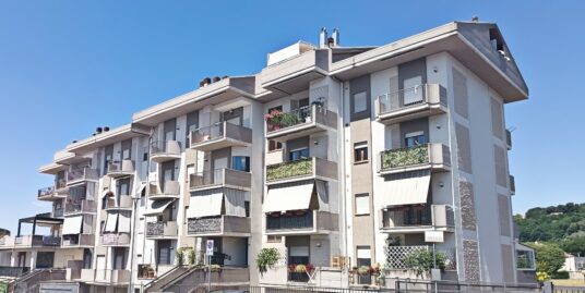 CAMPOLONIANO Appartamento al secondo piano in ottime condizioni (Rif.2844)