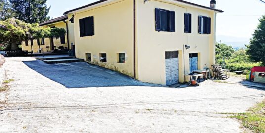 RIETI-GRECCIO Bifamiliare con ampia corte privata (Rif.2822)