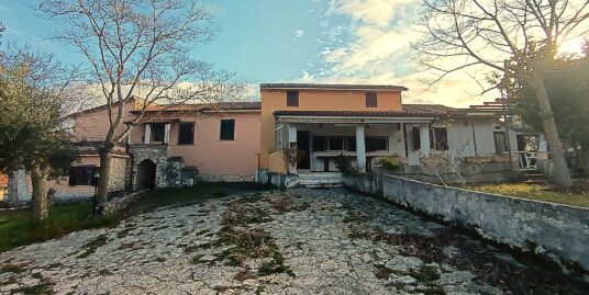 Labro: Tenuta di campagna indipendente (Rif.2787)